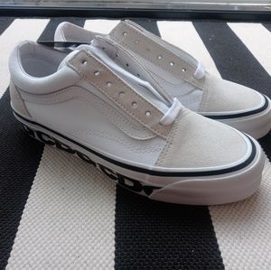 Mens 6 womens 7.5 Vans Vault CDG